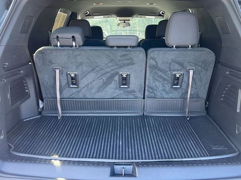 Used 2025 Chevrolet Traverse LT w/ LPO, Floor Liner Package FWD image 35