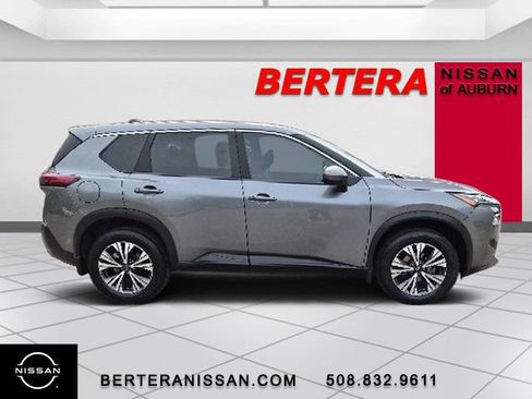 Used 2023 Nissan Rogue SV AWD/4WD image 2
