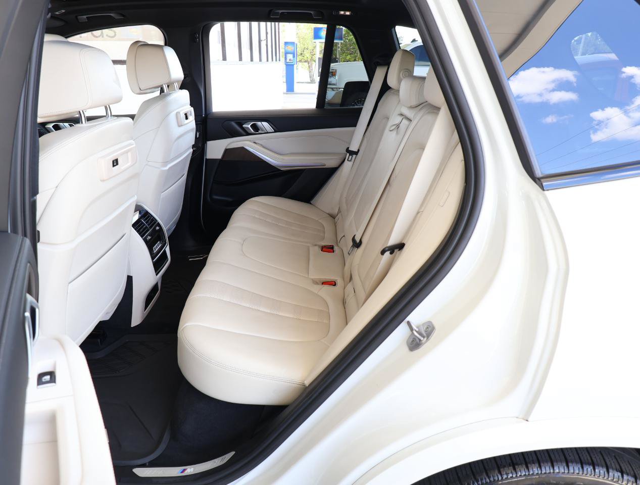 Used 2022 BMW X5 xDrive40i w/ M Sport Package AWD/4WD image 21