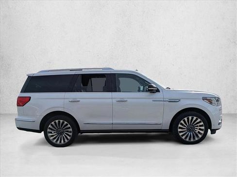 Used 2019 Lincoln Navigator Reserve image 4