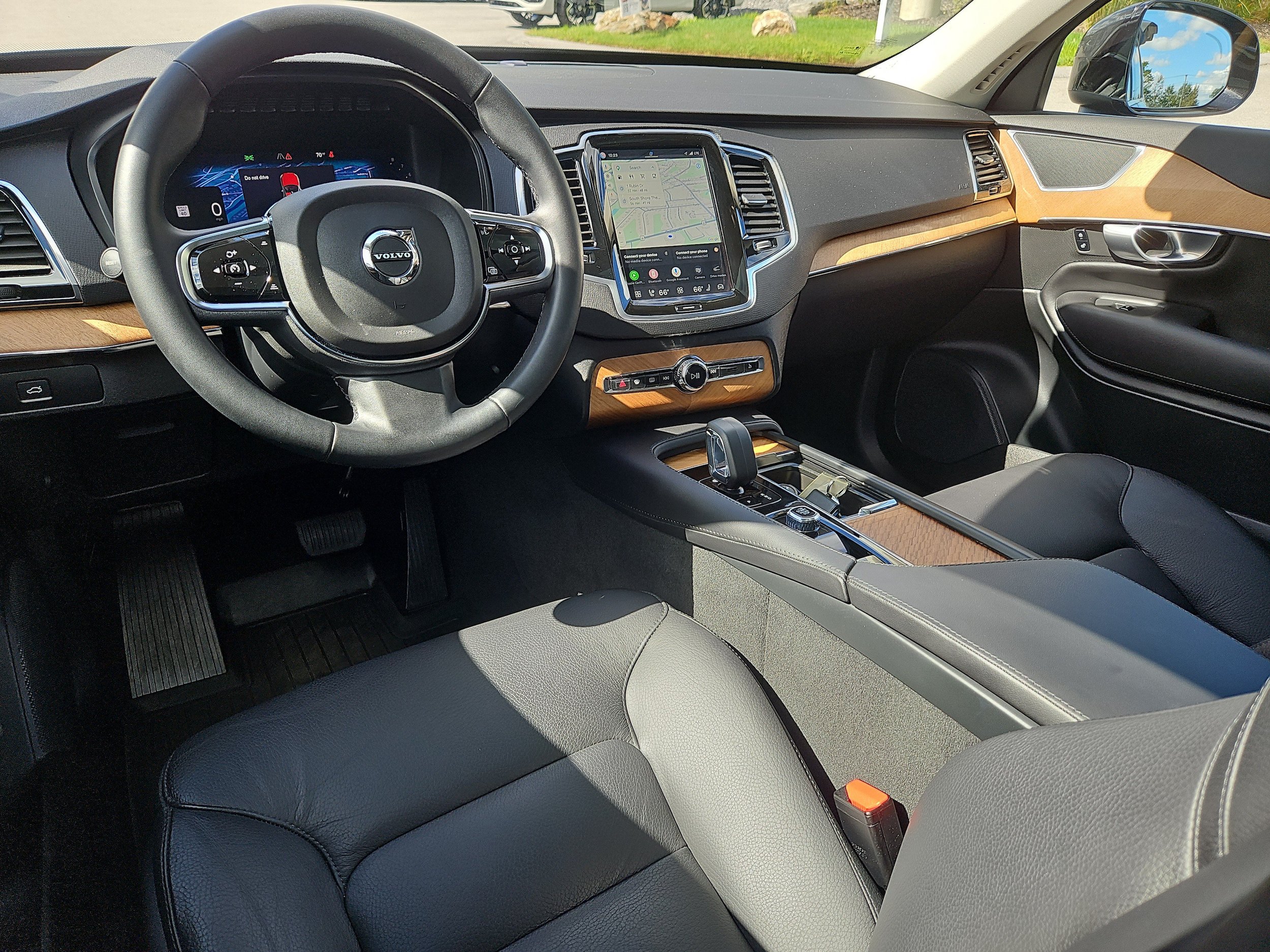 Used 2024 Volvo XC90 B6 Plus w/ Protection Package Premier AWD/4WD image 3