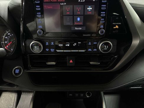 Used 2021 Toyota Highlander LE image 22