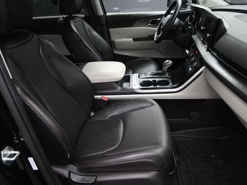 Certified 2024 Kia Carnival LX FWD image 34