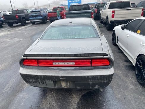 Used 2010 Dodge Challenger SE image 4