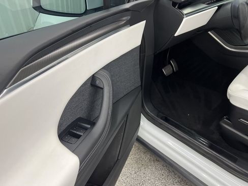 Used 2023 Tesla Model X Plaid image 21