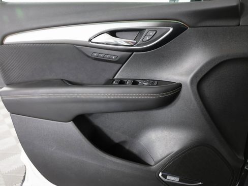 Certified 2025 Buick Envision Sport Touring image 28