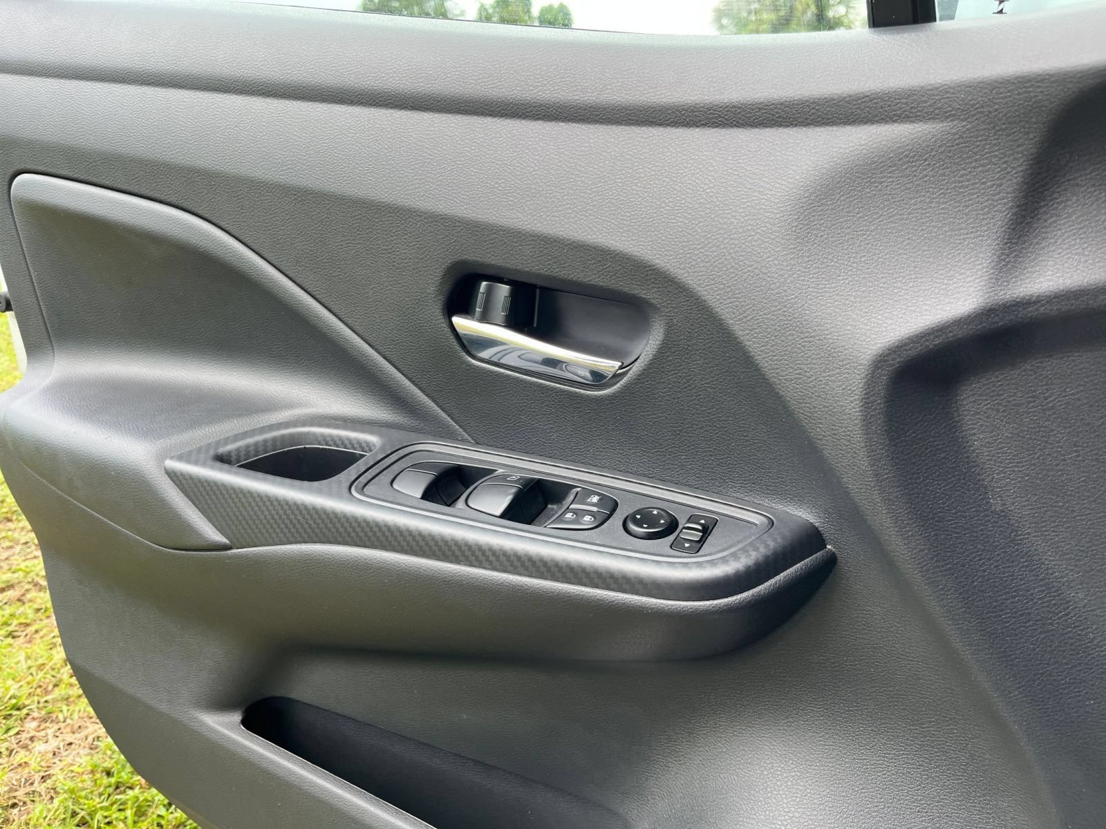 Used 2025 Nissan Versa SV FWD image 18