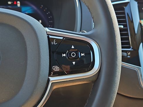 Certified 2025 Volvo XC90 B6 Plus w/ Protection Package Premier AWD/4WD image 23