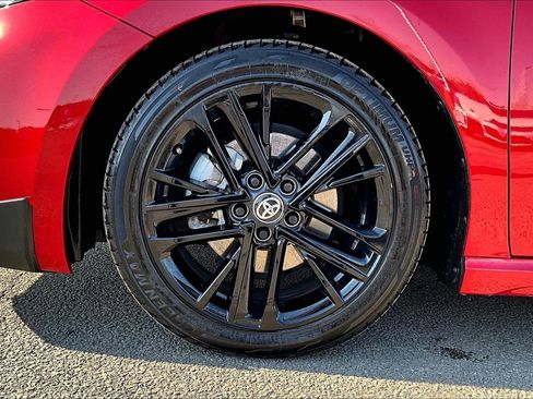 Used 2025 Toyota Camry SE image 9