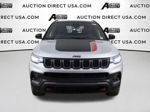Used 2024 Jeep Compass Trailhawk AWD/4WD image 3