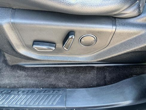 Used 2018 Ford Expedition Limited image 15