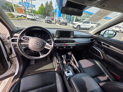 Used 2020 Kia Telluride S w/ S 8 Passenger Seating Package AWD/4WD image 12