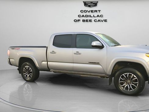 Used 2021 Toyota Tacoma TRD Sport w/ Technology Package image 12