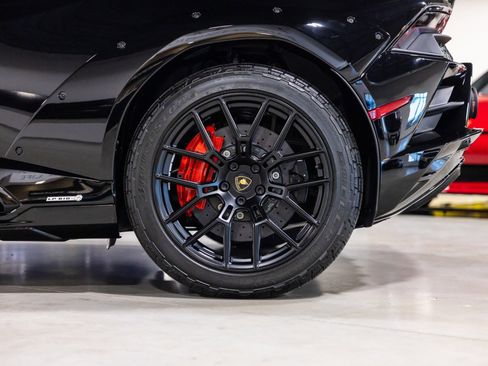 Used 2024 Lamborghini Huracan Sterrato AWD/4WD image 18