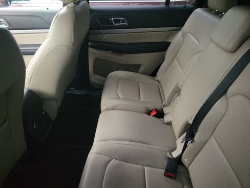 Used 2018 Ford Explorer XLT w/ Equipment Group 202A FWD image 7