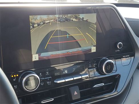 Used 2023 Toyota Highlander Limited image 29