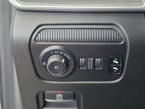 Used 2024 Jeep Wagoneer L Series II w/ Flexible Seating Group RWD image 41