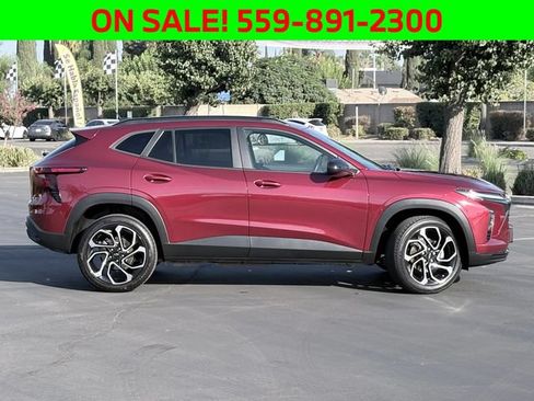 Used 2024 Chevrolet Trax RS FWD image 4