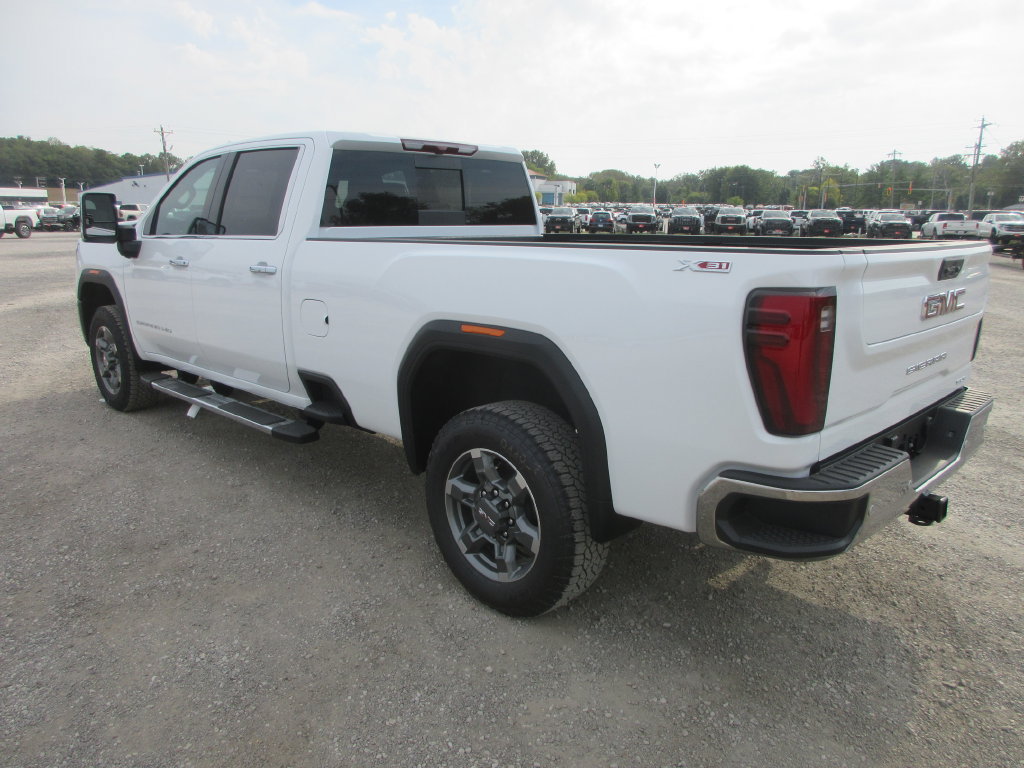 New 2026 GMC Sierra 3500 SLT w/ SLT Premium Package AWD/4WD image 9