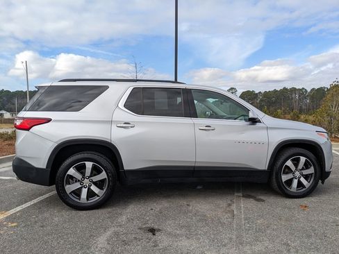 Used 2020 Chevrolet Traverse LT w/ LT Premium Package image 21