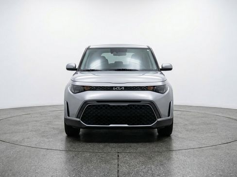 Used 2025 Kia Soul LX w/ LX Technology Package FWD image 2
