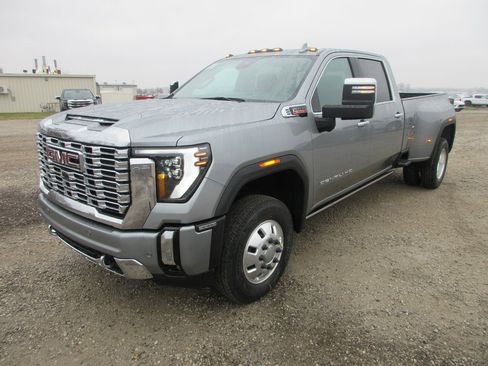 New 2026 GMC Sierra 3500 Denali w/ Denali Reserve Package image 11