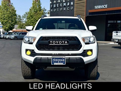 Used 2017 Toyota Tacoma TRD Off-Road AWD/4WD image 3