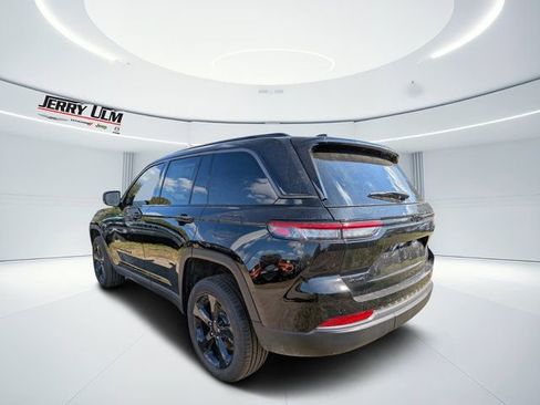 New 2026 Jeep Grand Cherokee Limited w/ Limited Altitude Package image 4