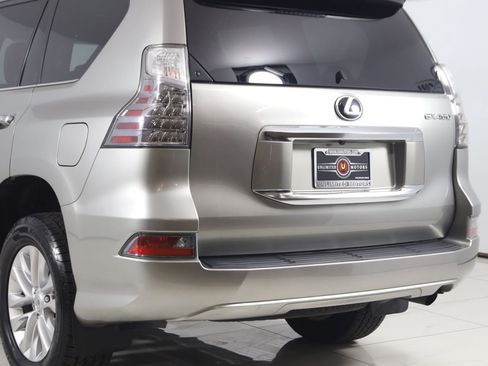 Used 2021 Lexus GX 460 w/ Accessory Package AWD/4WD image 21
