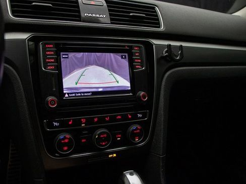 Used 2018 Volkswagen Passat 2.0T R-Line image 33