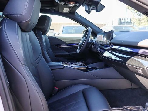 Used 2025 BMW i5 eDrive40i w/ M Sport Package image 16