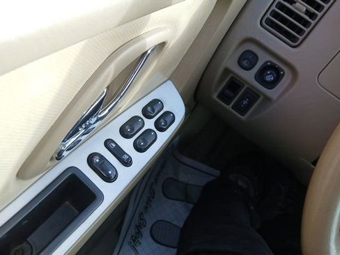 Used 2006 Mercury Mariner Luxury image 26