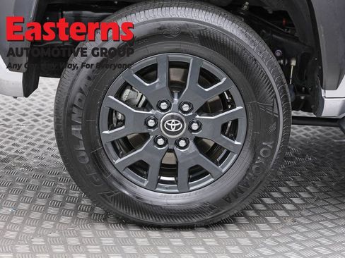 Used 2025 Toyota 4Runner SR5 AWD/4WD image 30