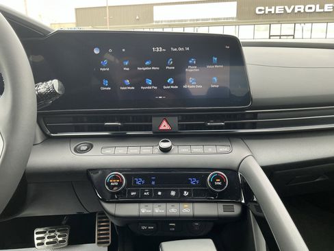 New 2025 Hyundai Elantra SEL image 22