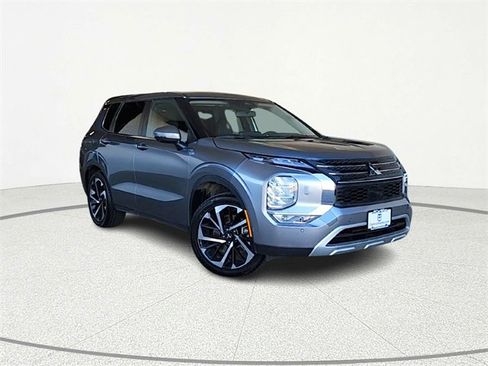 Used 2024 Mitsubishi Outlander SE image 1