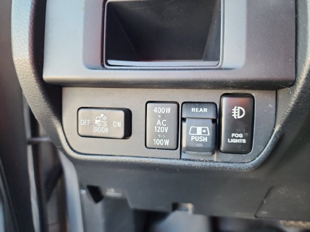 Used 2017 Toyota Tacoma TRD Off-Road AWD/4WD image 19