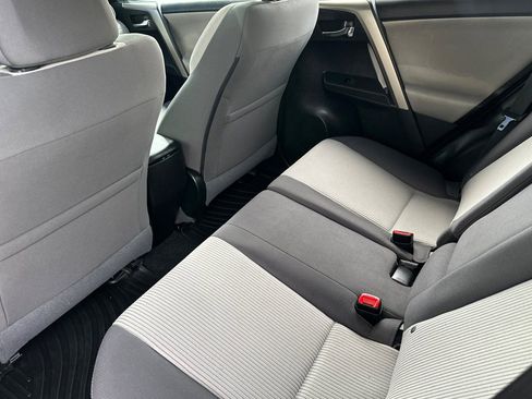 Used 2014 Toyota RAV4 XLE AWD/4WD image 16