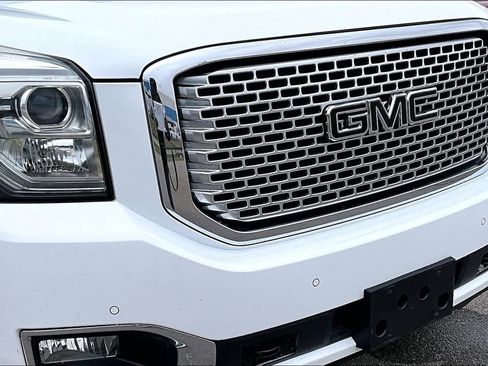 Used 2017 GMC Yukon XL Denali w/ Open Road Package AWD/4WD image 28