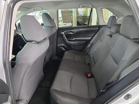 Used 2025 Toyota RAV4 XLE AWD/4WD image 38