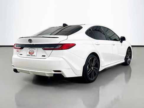 Used 2025 Toyota Camry XSE FWD image 4