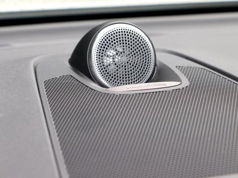 Used 2018 Volvo XC60 T8 R-Design w/ Convenience Package image 13