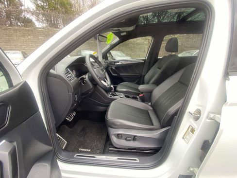 Certified 2023 Volkswagen Tiguan SE R-Line AWD/4WD image 13