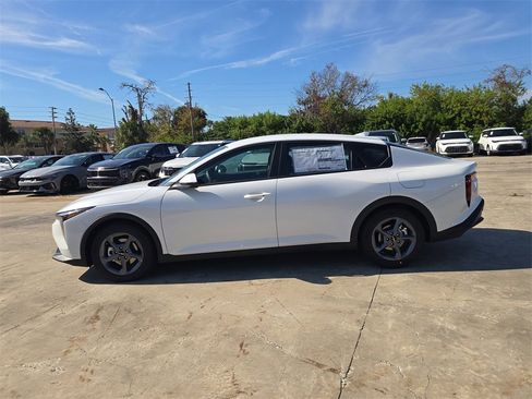 New 2025 Kia K4 LXS image 5