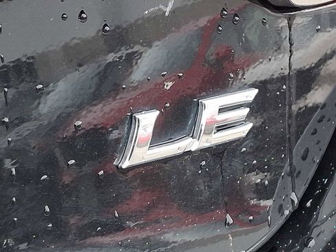 Used 2016 Toyota Camry LE image 30