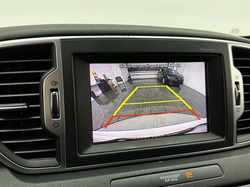 Used 2018 Kia Sportage EX image 18