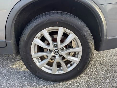 Used 2019 Nissan Rogue SV image 31