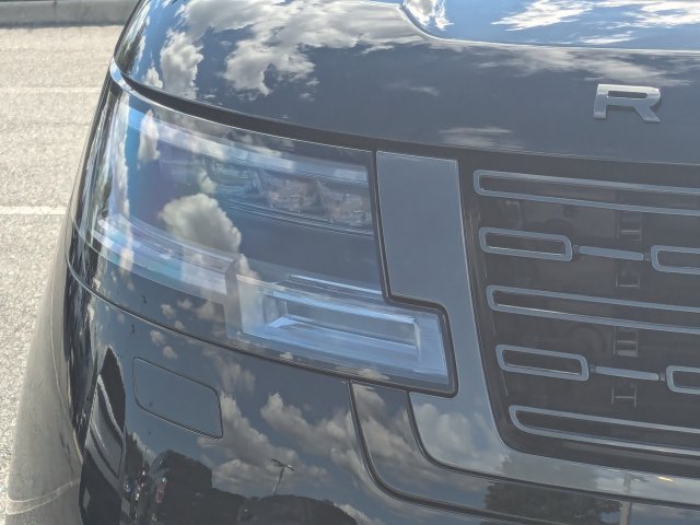 New 2027 Land Rover Range Rover Long Wheelbase SE AWD/4WD image 19