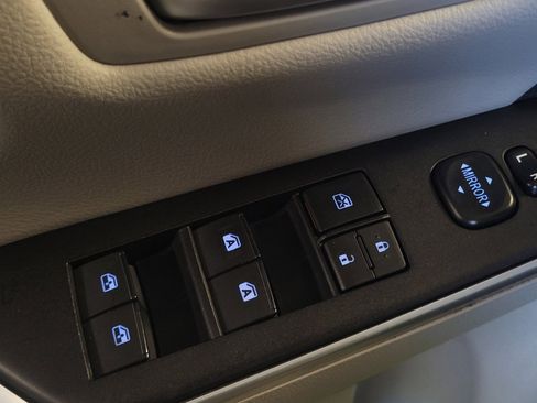 Used 2017 Toyota Camry SE image 27