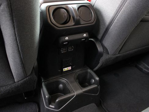 Used 2024 Jeep Wrangler Unlimited Sahara AWD/4WD image 18