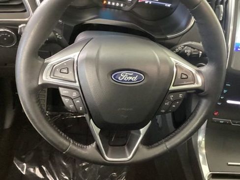 Used 2020 Ford Edge Titanium image 9